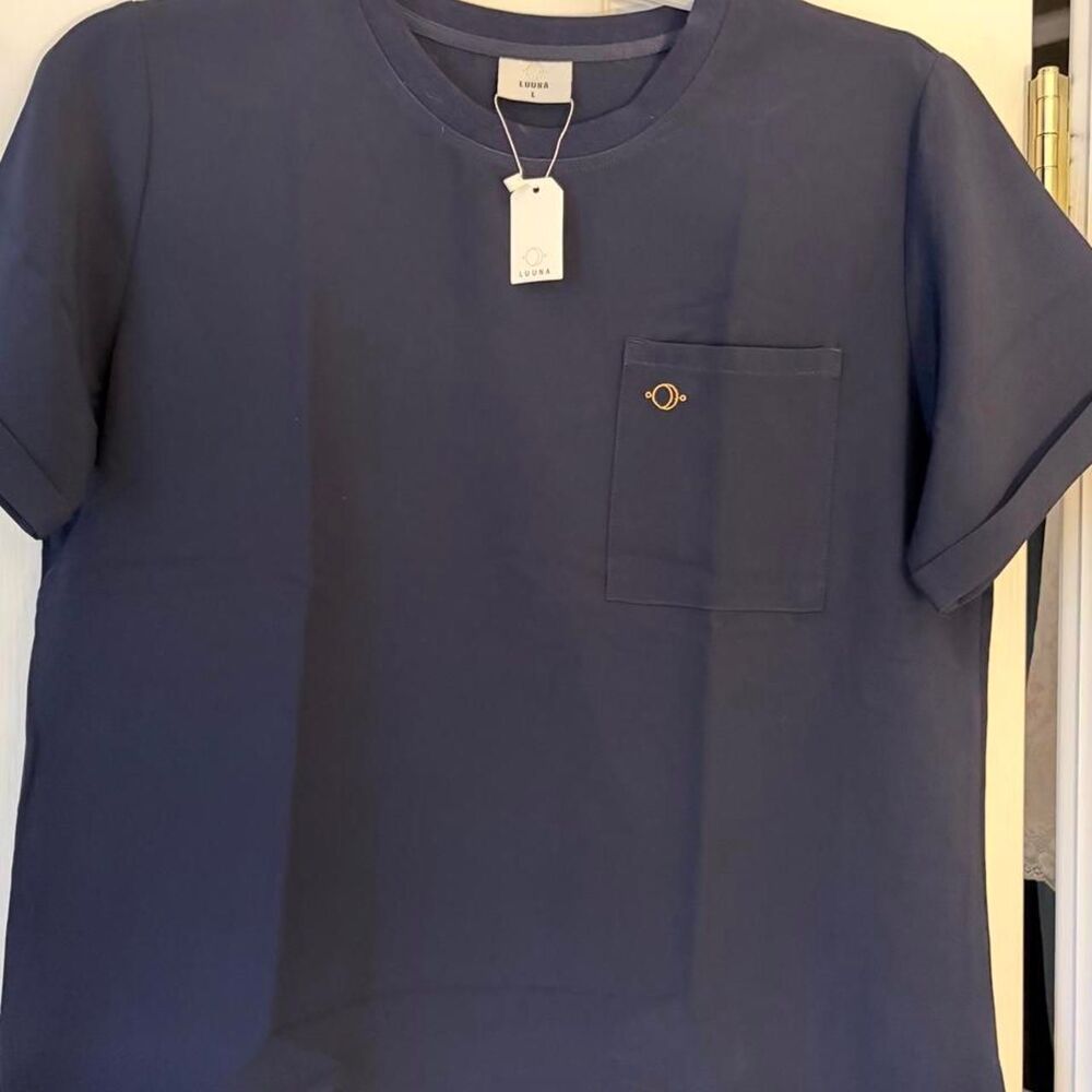 Unbranded Women's Navy and Blue T-shirt
